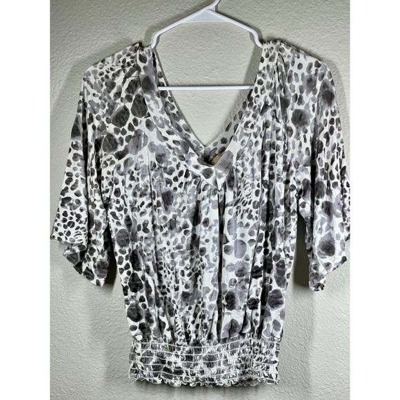 America Rag Cie Women's Gray Leopard Print V-Neck Smocked Blouse Size M - Picture 1 of 8